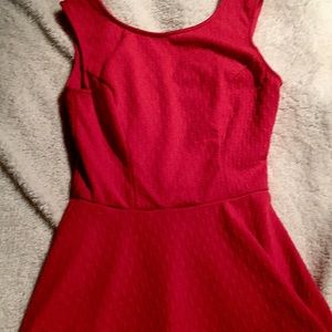 Red mid thigh city triangles dress, basically new